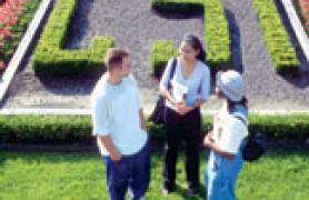 Students on CSI lawn